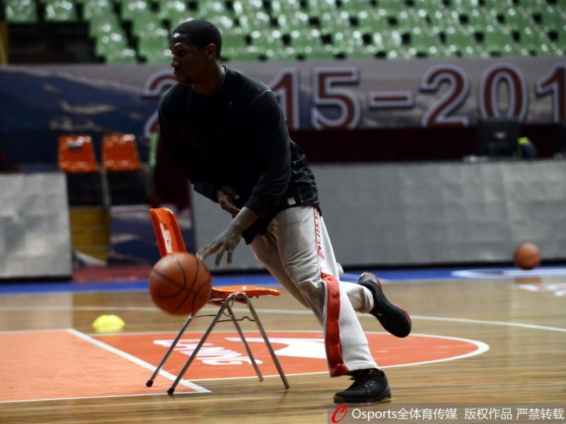 总决赛前的蜀中趣事：老友艾伦探班，邓特蒙扭扭车抢镜