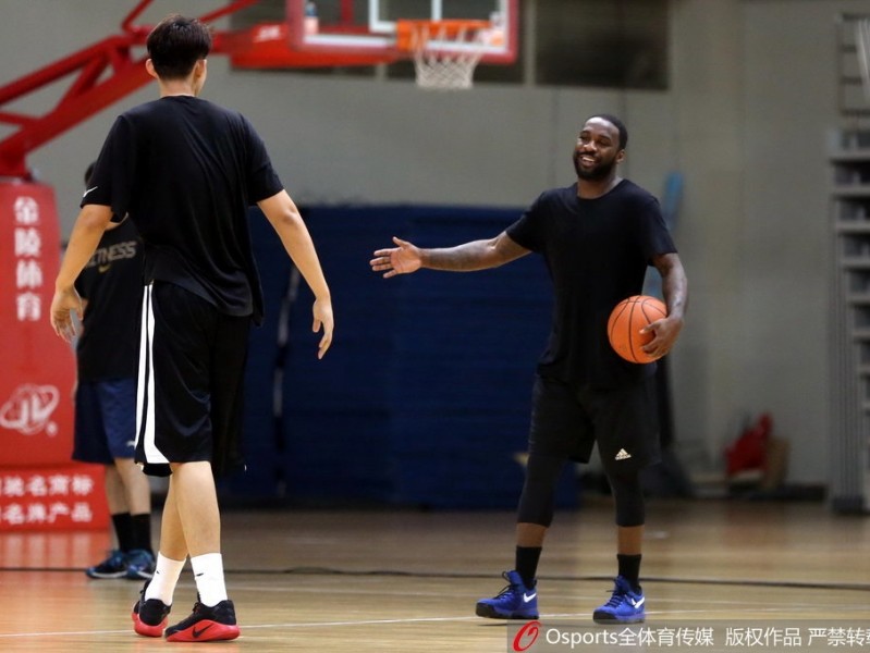 齐鲁新核蓄势待发：劳森首秀合练，山东高速男篮金秋备战直指总冠军