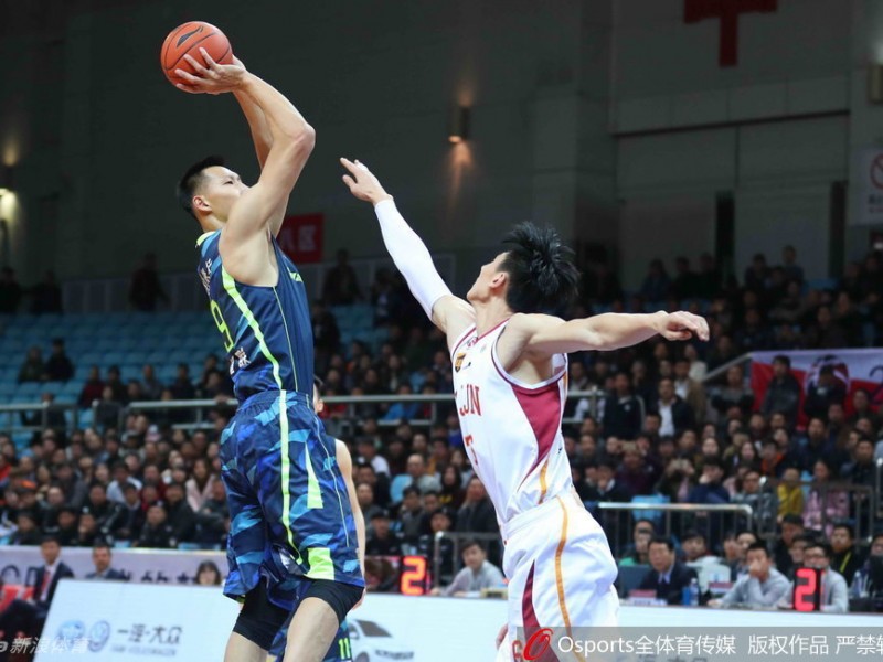 粤浙大战经典回眸：易建联暴扣无双，布泽尔强突内线造杀伤
