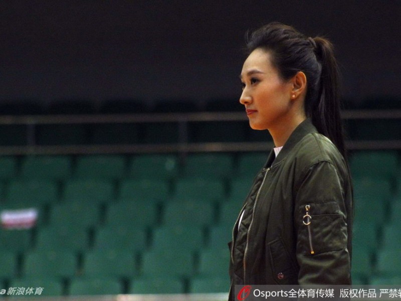 赛场边靓丽风景线 她们用镜头记录CBA热血瞬间