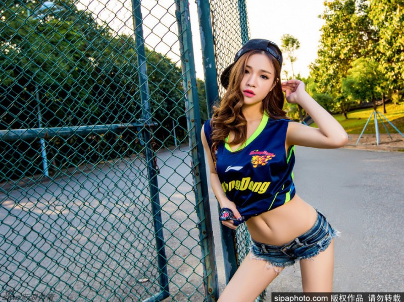 广东篮球宝贝热辣写真释放青春能量，助力东莞银行队季后赛征程