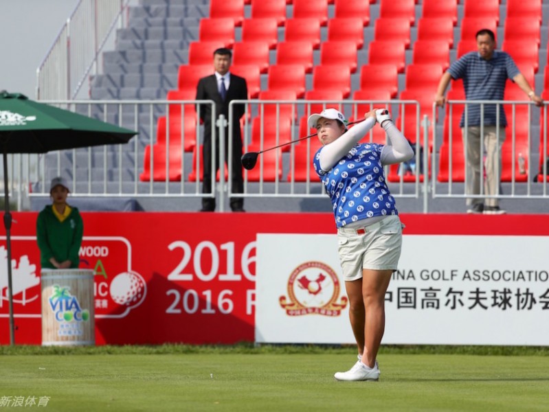 挥杆上的较量：冯珊珊与阿瑞雅的冠军之路