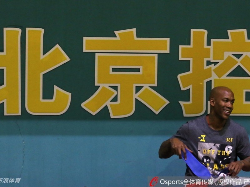 京城新势力·暮年豪情：马布里领衔北控三外援怀柔合练冲刺新季