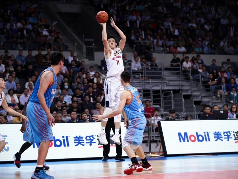 粤疆大战巅峰对决 易建联率广东擒新疆豪取五连胜