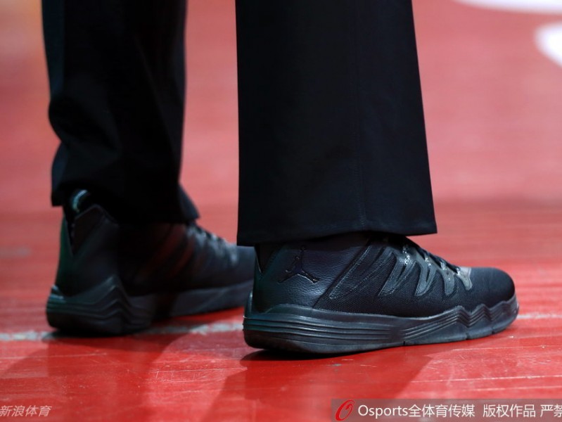 裁判脚上的“飞人”与篮协严规：回顾CBA球鞋门那夜的执法细节