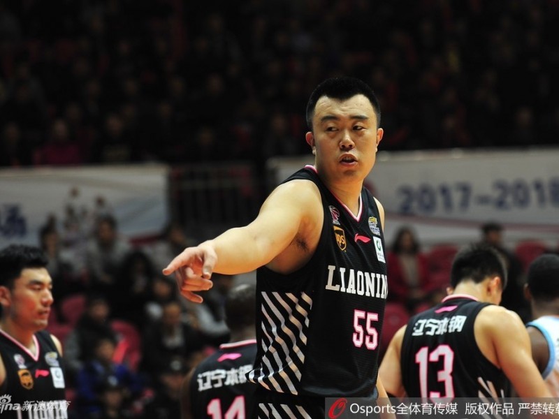 疆辽大战经典回顾：卫冕冠军的倔强与一次改写规则的关键判罚