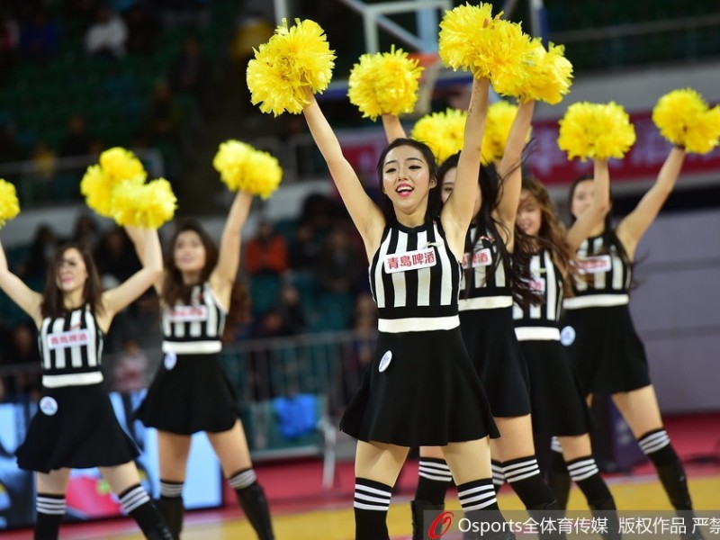 山西篮球宝贝：寒夜中的热舞，赛场边最温暖的火焰