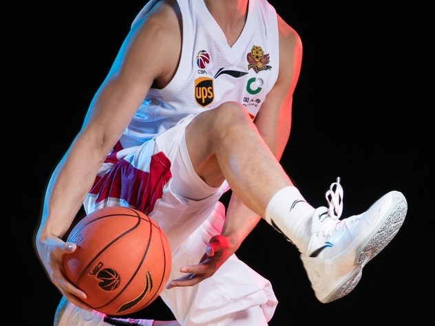 东北虎另类“虎威”：吉林男篮写真花絮比球赛更吸睛