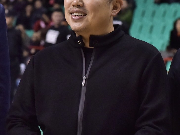 国乒三帅跨界助阵辽篮，刘国梁携马琳王皓演绎“东北一家人”