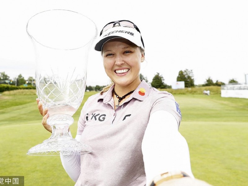 加拿大高尔夫女王亨德森延长赛展神技勇夺第十一座LPGA冠军奖杯