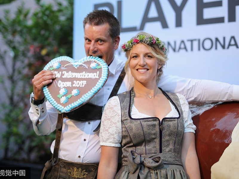 宝马国际赛球员之夜温馨瞬间：绿夹克传承与欢乐庆祝