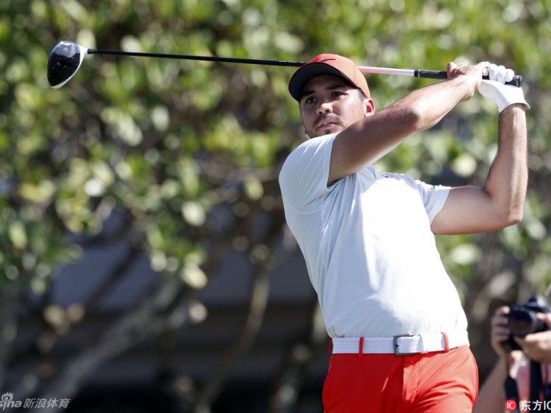 冠军赛开年大战，巨星同组挥杆笑傲毛伊岛
