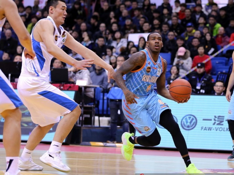 CBA常规赛第三十二轮激战 新疆客场火力全开双杀青岛