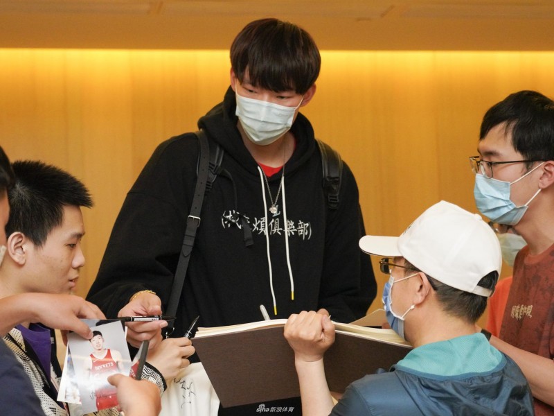 京城集结号吹响：周琦领衔众将，中国男篮开启奥运落选赛冲刺备战