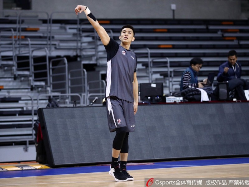 辽篮众将帅气集结，郭艾伦赛前状态神勇