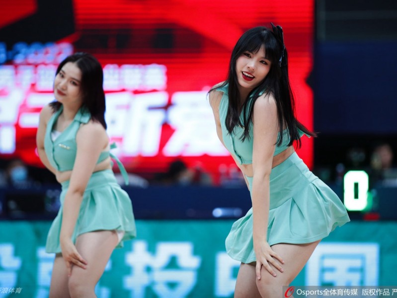 光影下的热舞：CBA新赛季首轮的另一道风景线