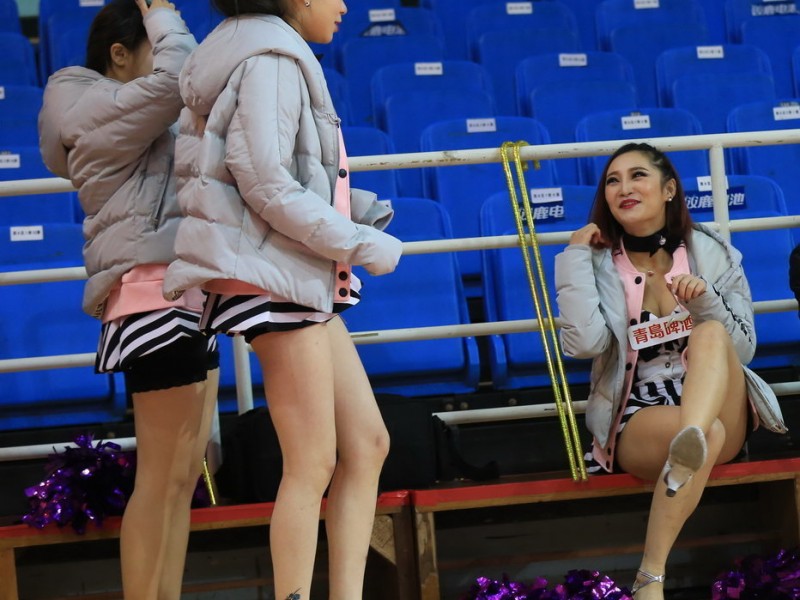 青春风暴席卷篮下：CBA篮球宝贝的力与美