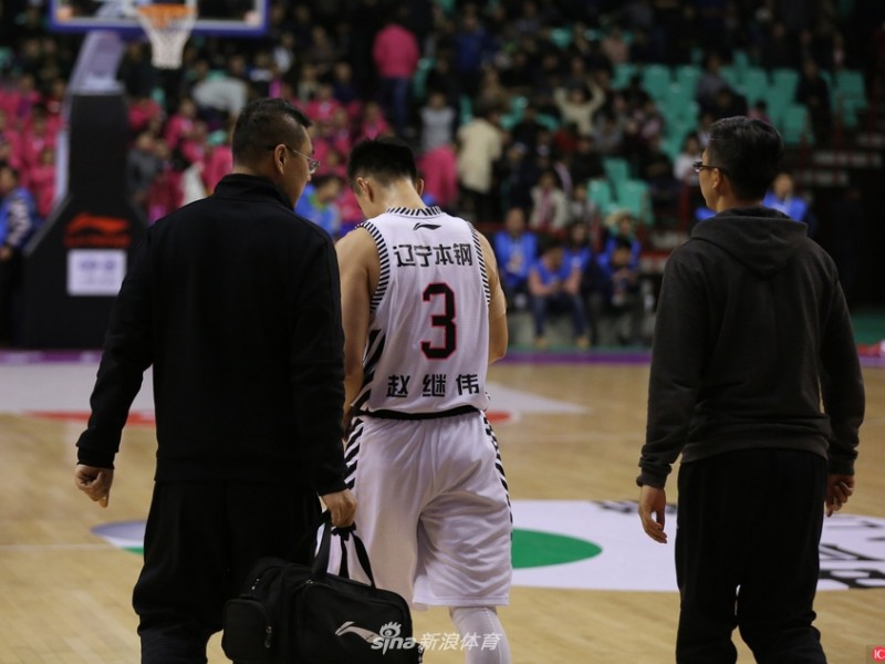 伤痛与坚韧，辽宁铁卫赵继伟的荆棘之路