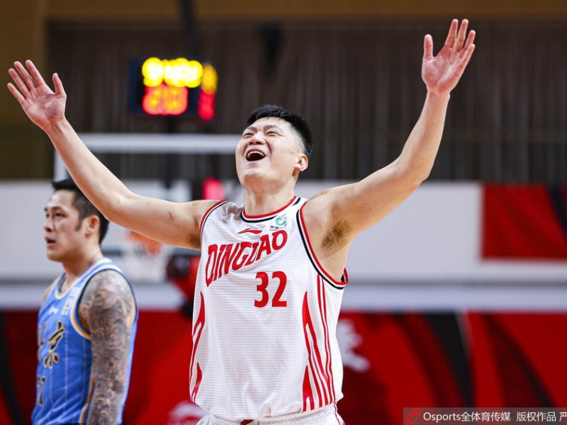 京城铁闸重现，汉密尔顿回归首秀导演险胜青岛好戏