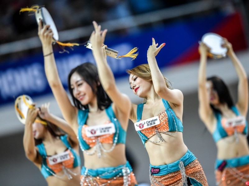 亚冠决赛新疆男篮卫冕梦碎 异国风情宝贝热舞打鼓抢镜