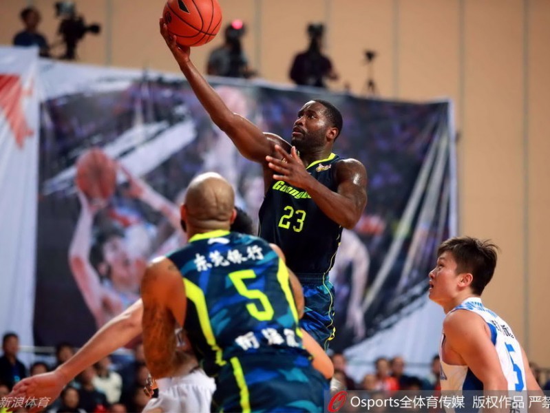 激战青岛：阿联统领末节绝地大反击，宏远客场上演惊天逆转