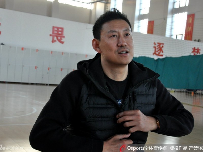 “小李飞刀”再出山：李楠抵济南掌印山东全运男篮，从容开启全运备战