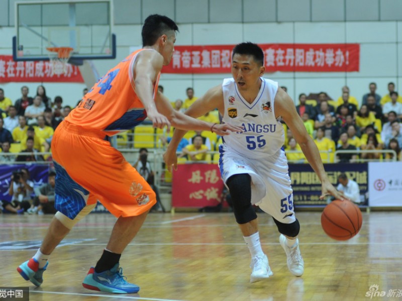 胡雪峰末节主宰比赛，江苏男篮季前赛力擒上海滩