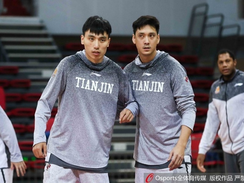 天津男篮备战第九轮 活宝霍尔曼逗乐全队