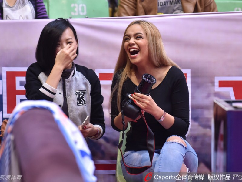 巅峰与传承：2015年CBA赛场上的传奇瞬间与激情碰撞