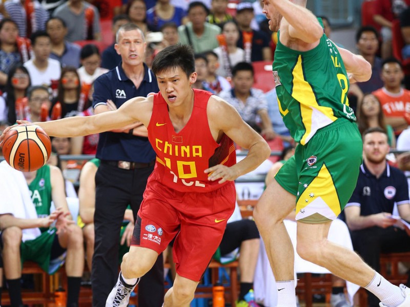 忆中国男篮峥嵘岁月：宫鲁鸣挂帅的铁血一代与他们的拼搏印记