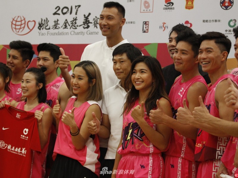 香江聚首慈善夜，易建联姚明共筑篮球梦