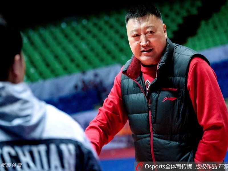 四川男篮迎难而上以轻松心态备战