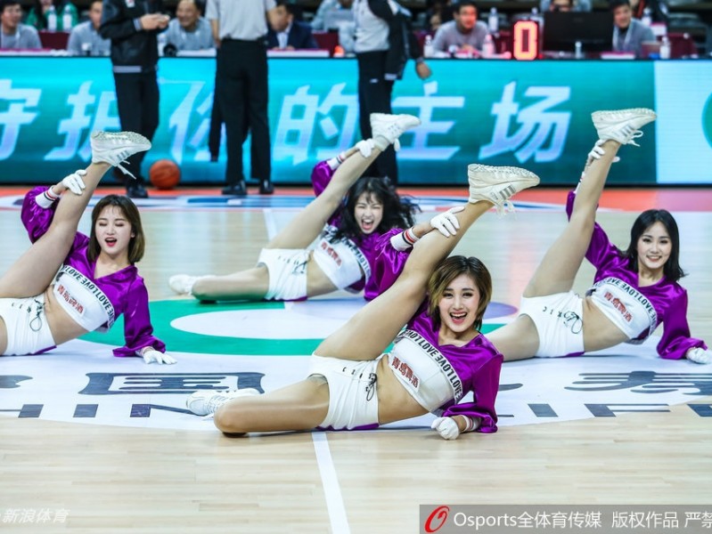 青春舞动展风采 浙江蕞红啦啦队赛场热力四射