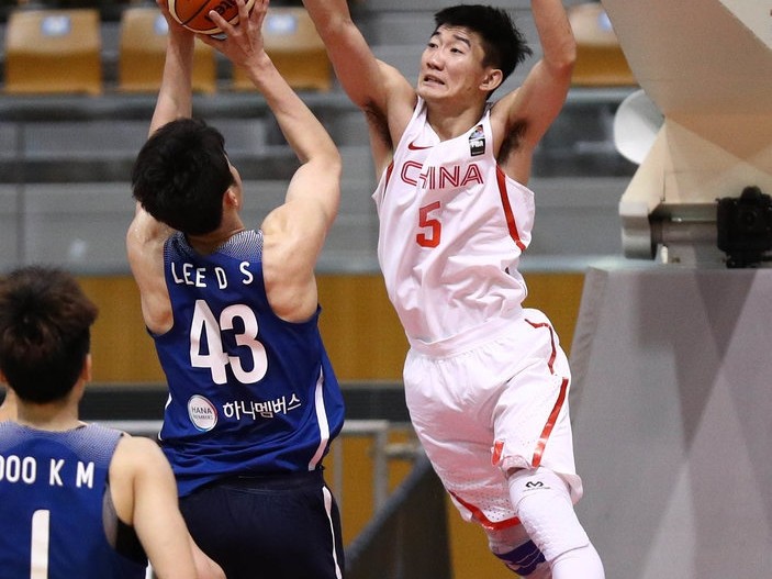 东亚篮球激战正酣，国奥小将憾负韩国虽败犹荣