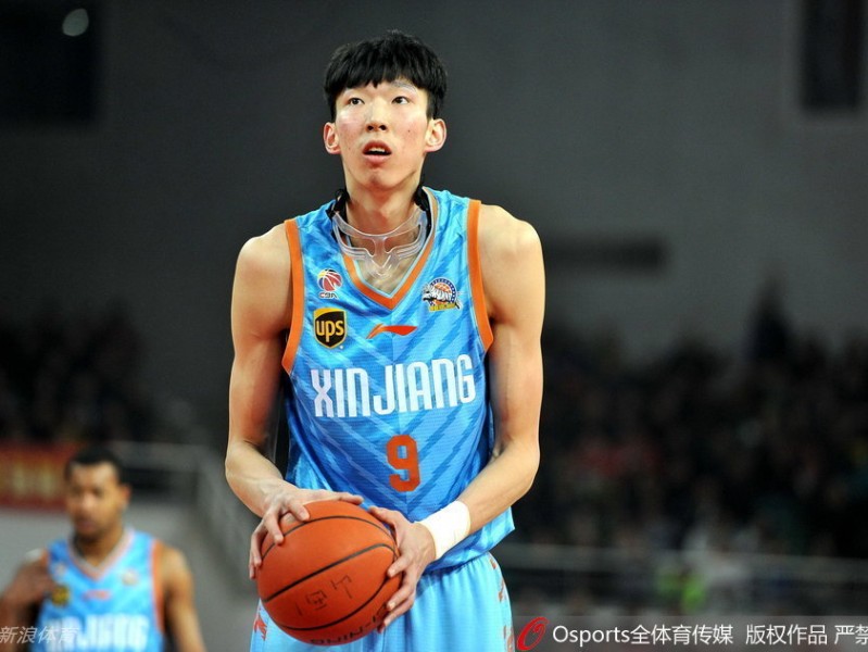 三晋之火燃爆季后赛卡位战：山西汾酒主场力克新疆，原帅三分如雨周琦戴面具苦撑
