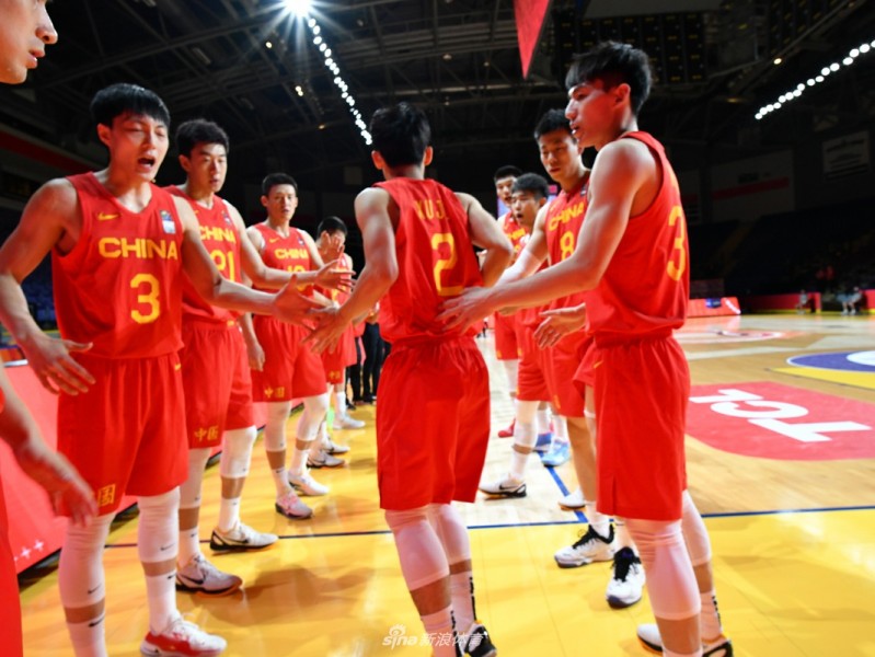 拼尽全力，虽败犹荣：记奥运落选赛中国男篮战加拿大，胡明轩砍下全场最高二十四分