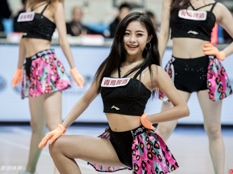 上海滩的甜美火力：大鲨鱼啦啦队主场热舞燃爆源深