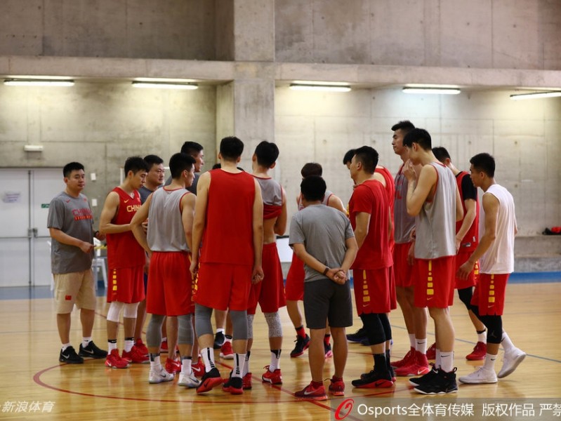 男篮蓝队贝鲁特蓄势：肌肉紧绷，只为洗牌前一战的遗憾