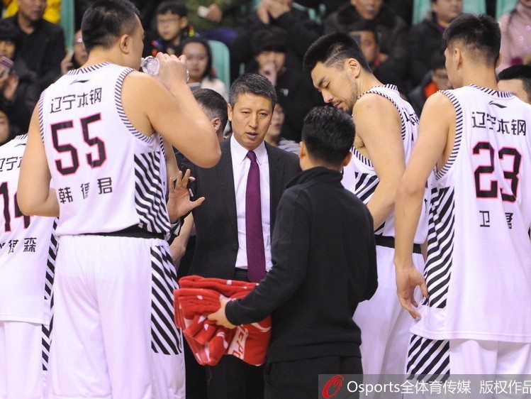 辽宁衡润主场狂胜天津荣钢，七人得分上双送对手十连败