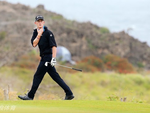 斐济风云录：中国小将跨海挥杆战风浪，球场传奇本土挥杆破纪录