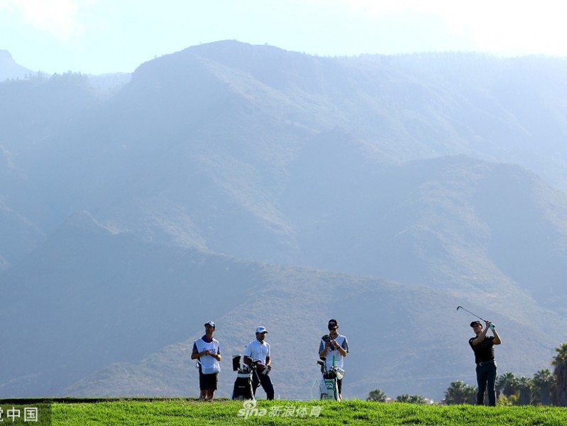加那利群岛锦标赛次轮战报：本土新星领跑群雄 众名将合影彰显高球情怀