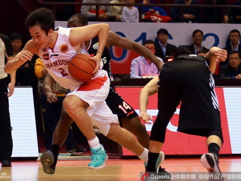 丁彦雨航29分引领绝地反击，辽宁众将苦战惜败于济南