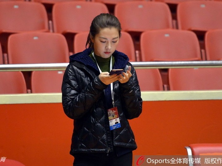 赛场背后探营记：美女记者直击新疆广汇与山东高速男篮高强度备战