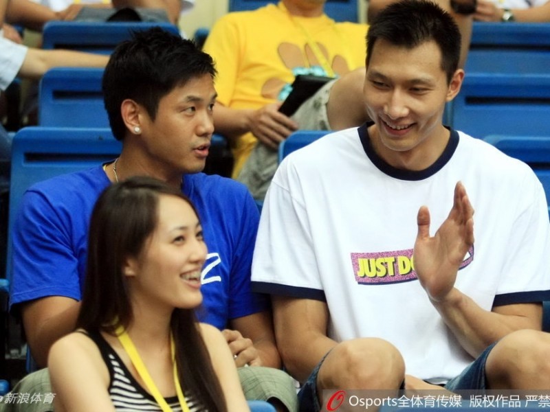 余文乐妻子王棠云：从亚锦赛最美球迷到被易建联主动打招呼的幸运女孩