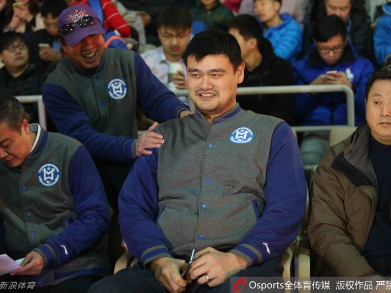 大鲨鱼二十周年老友记 姚明客串裁判获封“姚黑哨”