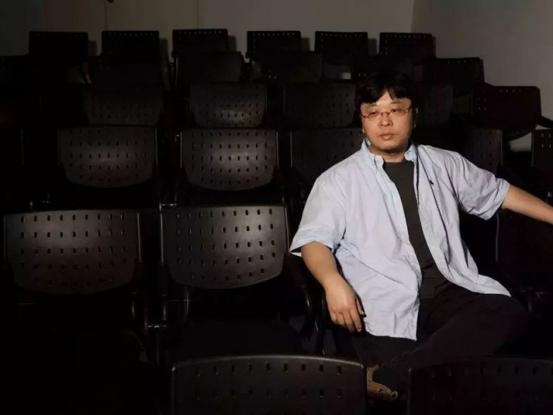 老罗的内容江湖：从“翻车”现场到知识引擎的狠人整理术