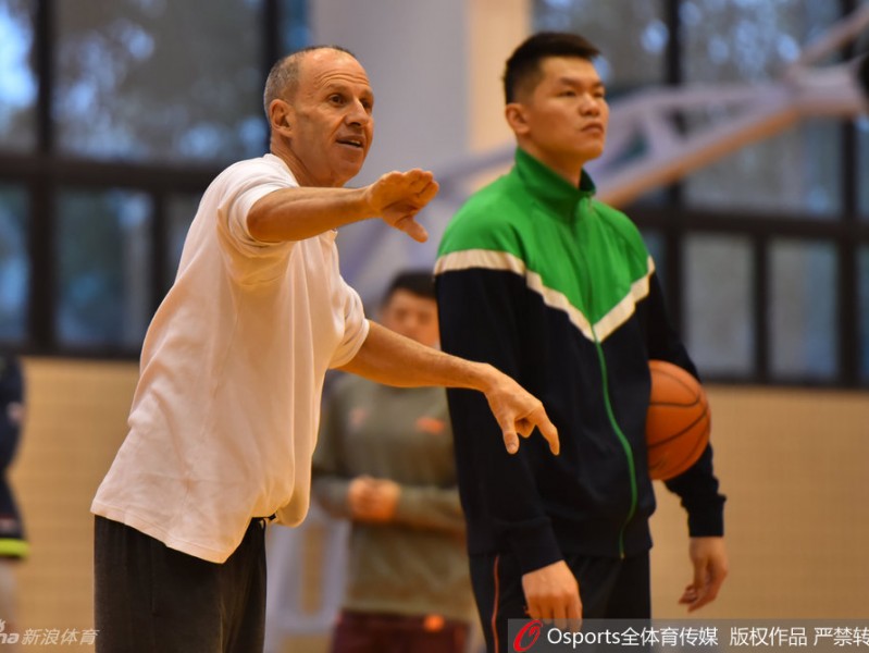 戈尔挂帅注入激情，广东宏远全力冲刺半决赛