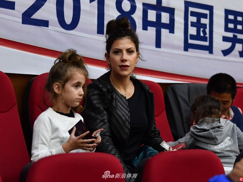 博洛西斯家眷亲临现场见证广厦力克广东豪取榜首大战胜利