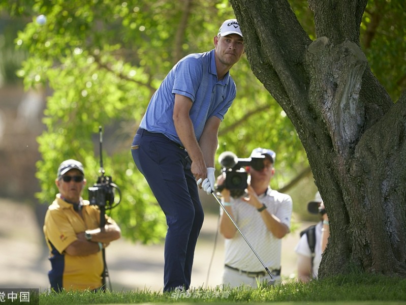丹麦高尔夫球手杰夫温特首夺欧巡赛桂冠马略卡岛捧杯绽放荣耀时刻