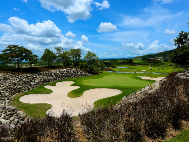 华欣高尔夫球场壮丽美景与挑战之旅